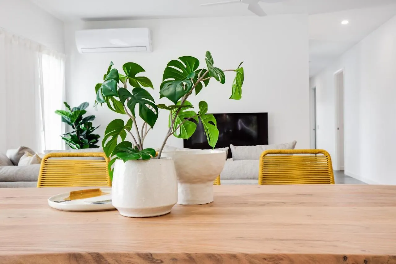Holiday home Luxury Modern 4 Bedroom Pet Friendly Family Beach Home Yaroomba Australia