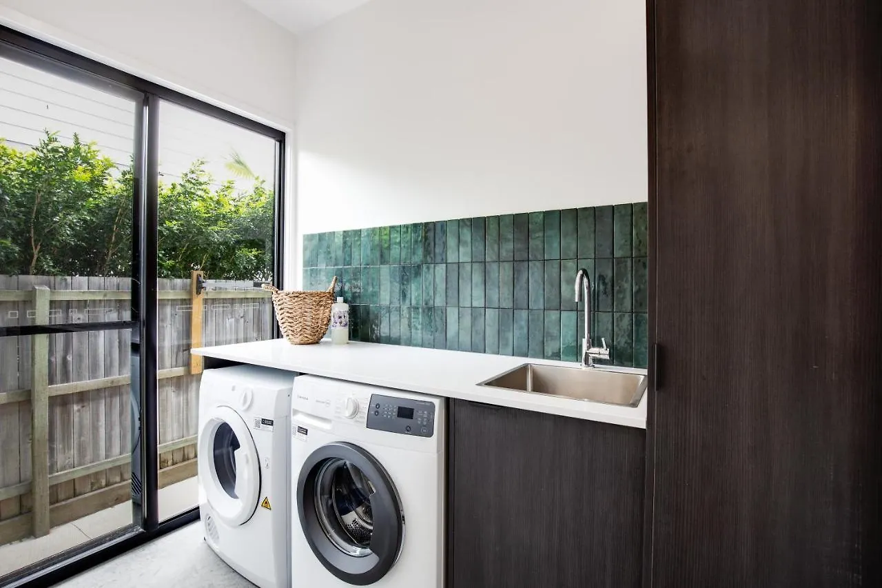 Holiday home Luxury Modern 4 Bedroom Pet Friendly Family Beach Home Yaroomba
